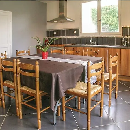 Five-bedroom Holiday In St Jean D'angely Dom wakacyjny *