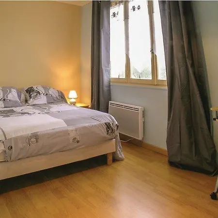 Five-bedroom Holiday In St Jean D'angely Dom wakacyjny *