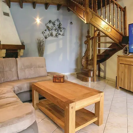 Five-bedroom Holiday In St Jean D'angely * Saint-Jean-dʼAngély