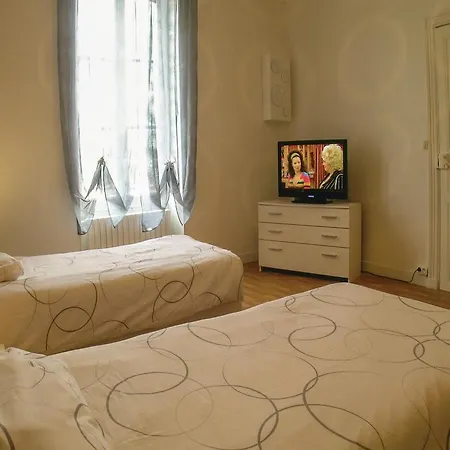 Five-bedroom Holiday In St Jean D'angely *