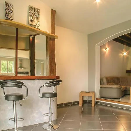 Dom wakacyjny Five-bedroom Holiday In St Jean D'angely Saint-Jean-dʼAngély