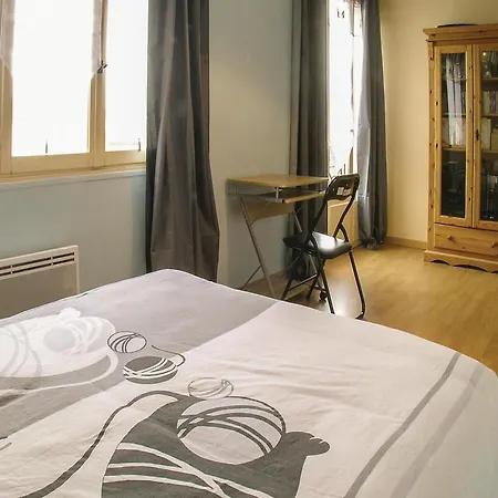 Five-bedroom Holiday In St Jean D'angely Dom wakacyjny