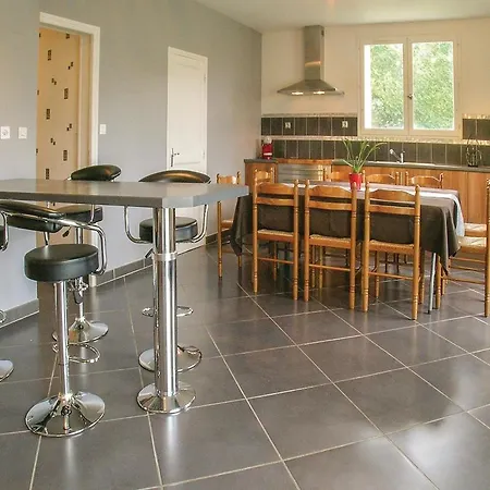 Five-bedroom Holiday In St Jean D'angely